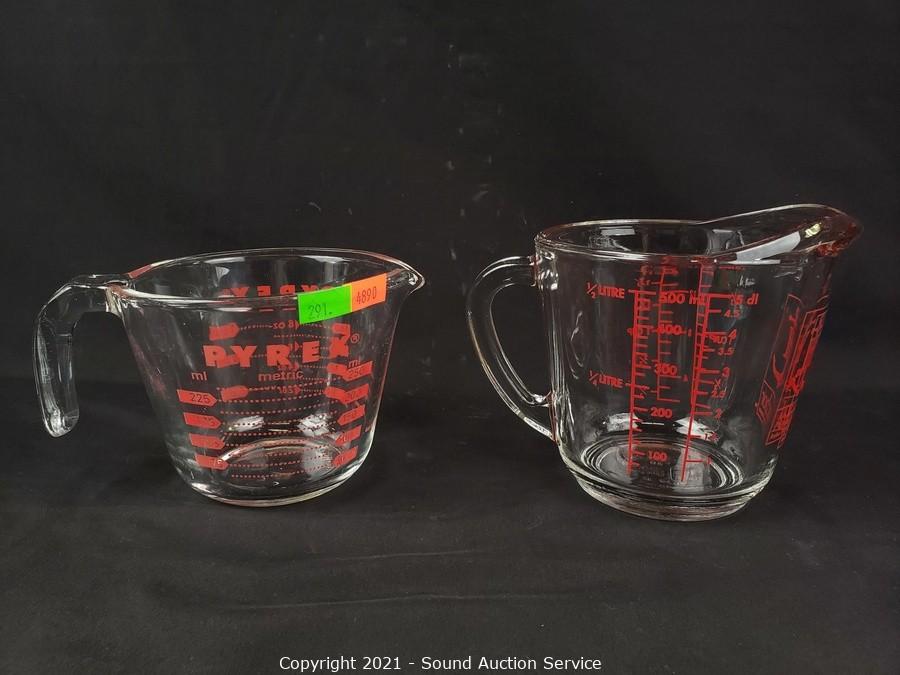 Pyrex 8 Cup Measuring Bowl - Sherwood Auctions