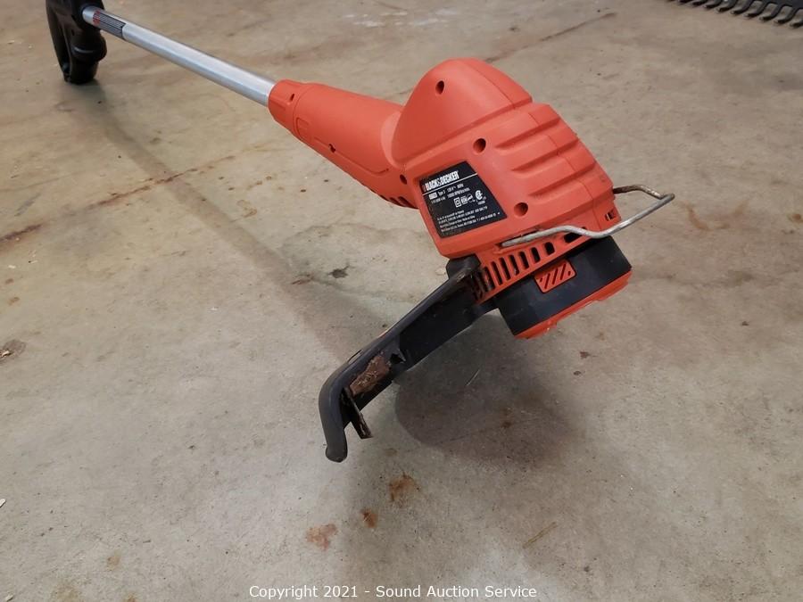 Sound Auction Service - Auction: 07/21/21 Meyer, Lynch & Others Online  Auction ITEM: Black & Decker Elec .18 Hedge Trimmer w/Cord