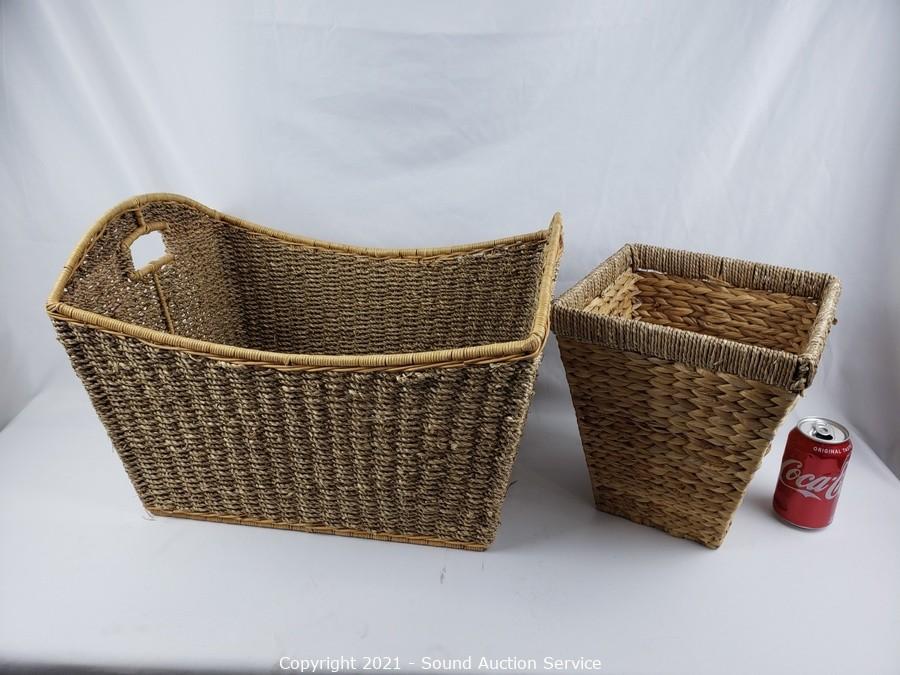 Sound Auction Service - Auction: 01/04/22 Holiday & Collectibles Online  Estate Auction ITEM: 2 Wire Frame Woven Baskets