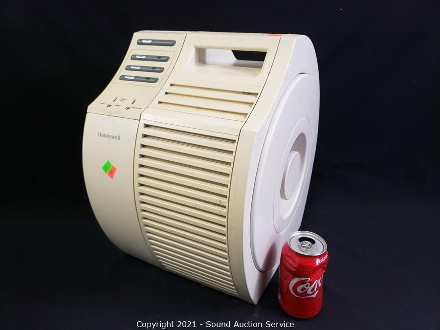 Sound Auction Service - Auction: 01/04/22 Holiday & Collectibles Online  Estate Auction ITEM: Honeywell Air Purifier