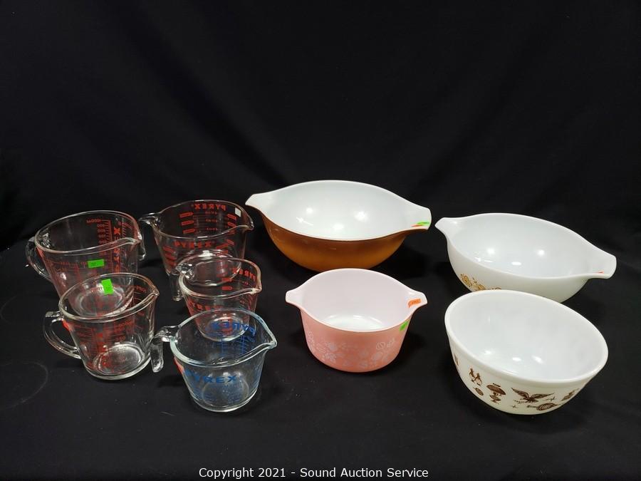 Pyrex 8 Cup Measuring Bowl - Sherwood Auctions