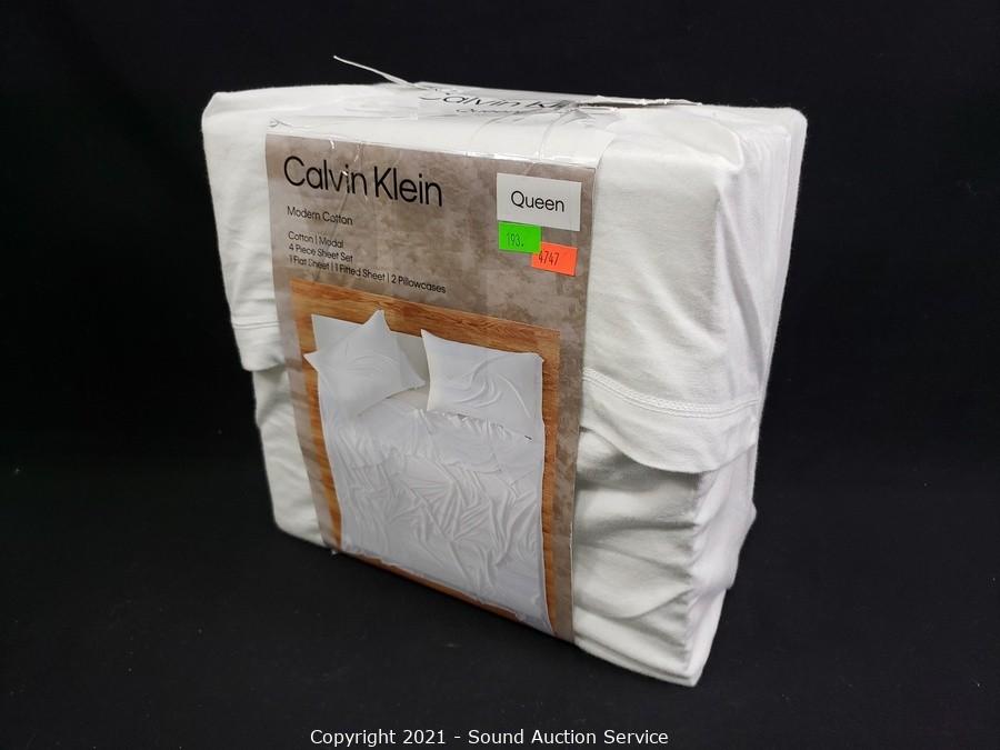 Sound Auction Service - Auction: 12/22/20 New & Used Store Returns Auction  ITEM: 2 Calvin Klein White Cotton Bath Towels