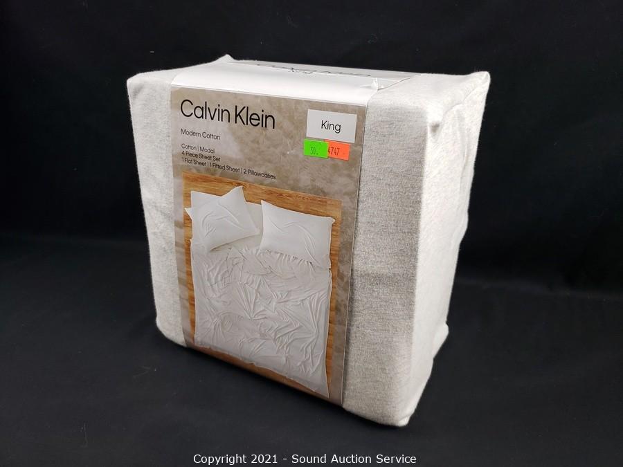 Sound Auction Service - Auction: 12/22/20 New & Used Store Returns Auction  ITEM: 2 Calvin Klein White Cotton Bath Towels