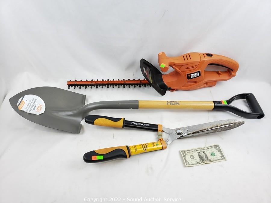 Sound Auction Service - Auction: 07/10/18 Home Improvement & Estate  Furnishings Auction ITEM: Black & Decker Hedgehog Electric Hedge Trimmer