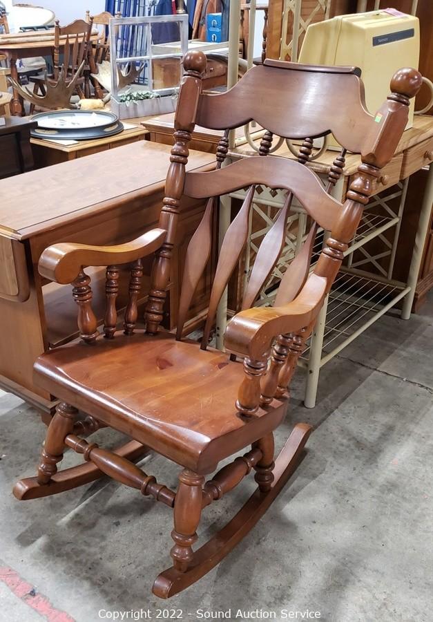 Virginia house rocking online chair