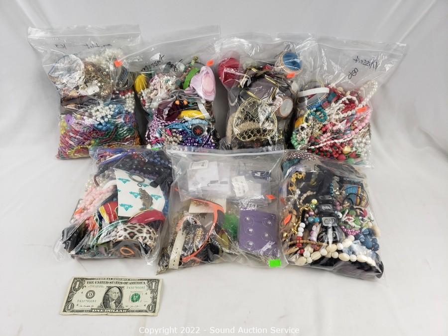 Sound Auction Service - Auction: 02/09/22 Swarovski, Fine Jewelry, Tools &  More Online Auction ITEM: 8pc Pyrex Star Wars Glass Storage Containers