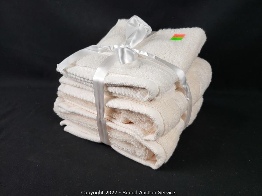 Sound Auction Service - Auction: 10/20/20 Miner, Backman & Others  Consignment Auction ITEM: 2 New Charisma Tan Luxury Bath Towels