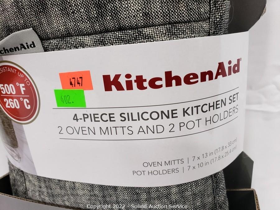 KitchenAid Oven Mitts - Matthews Auctioneers