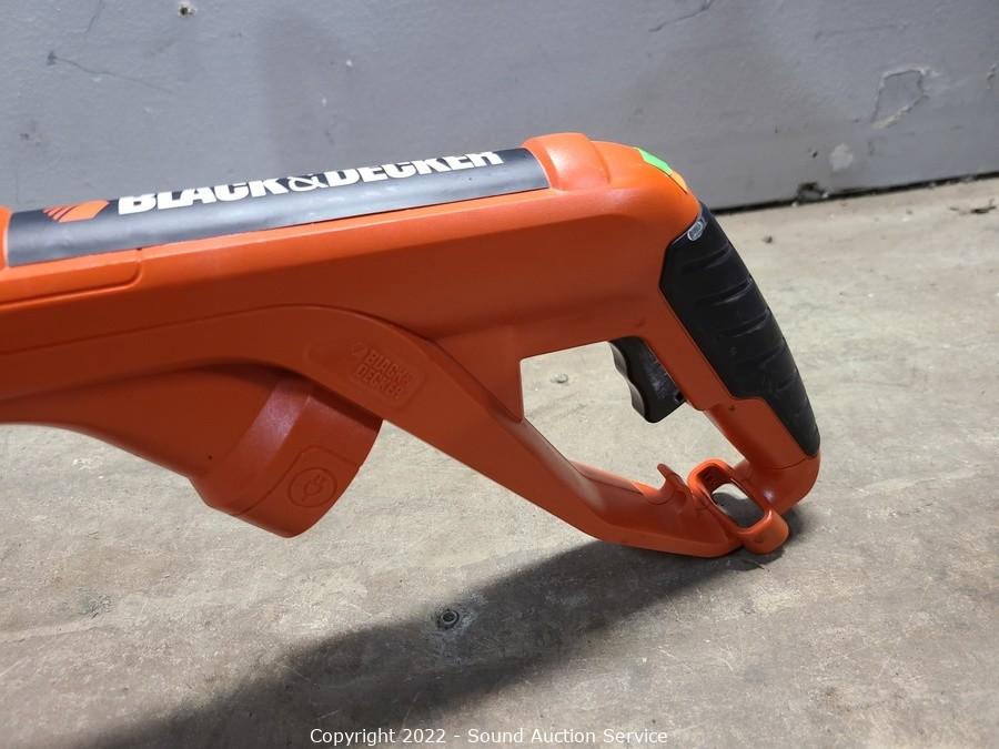 Sound Auction Service - Auction: 11/14/17 Multi-Consignor Estate Auction  ITEM: Black And Decker Grass Hog Electric Trimmer