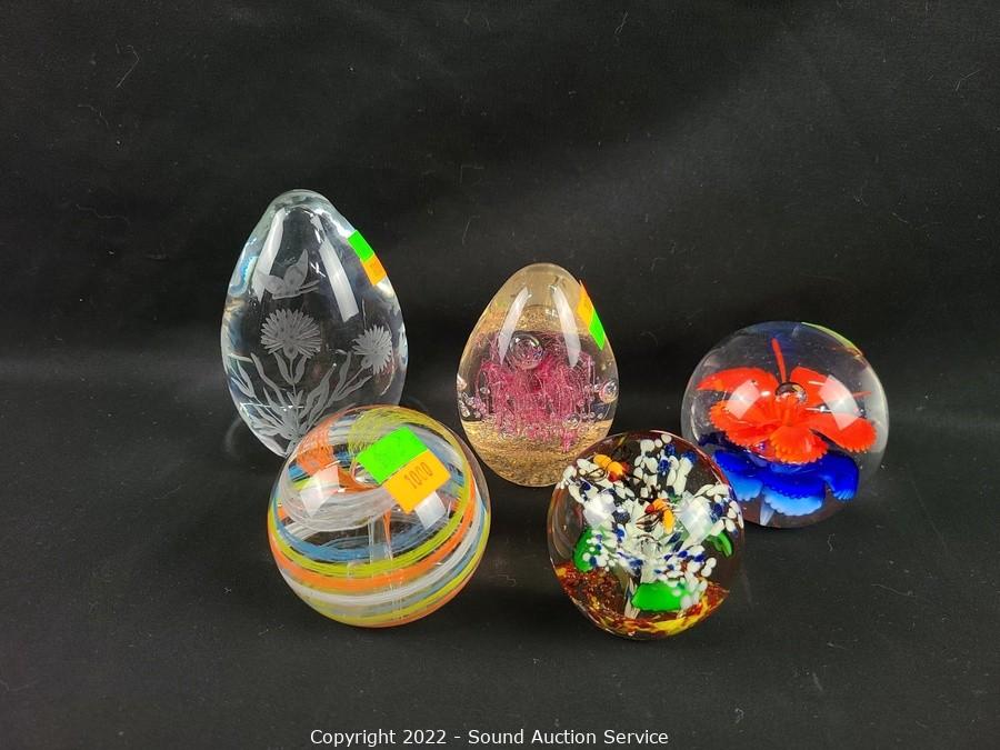 Sound Auction Service - Auction: 06/17/22 Elliott, Tracht & Others Online  Consignment Auction ITEM: 5 Art Glass Paperweights
