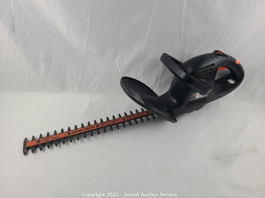 Black & Decker Hedge trimmer TR1700