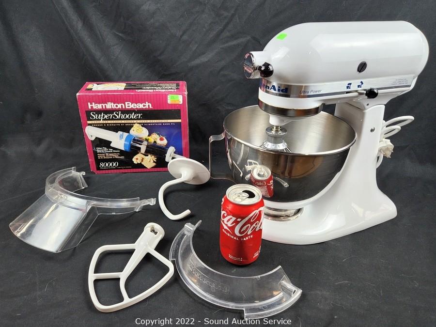 Sound Auction Service - Auction: 1/02/18 Something Old & New 2018 Auction  ITEM: KitchenAid Blender Base, Oven Mitts & Hand Towels