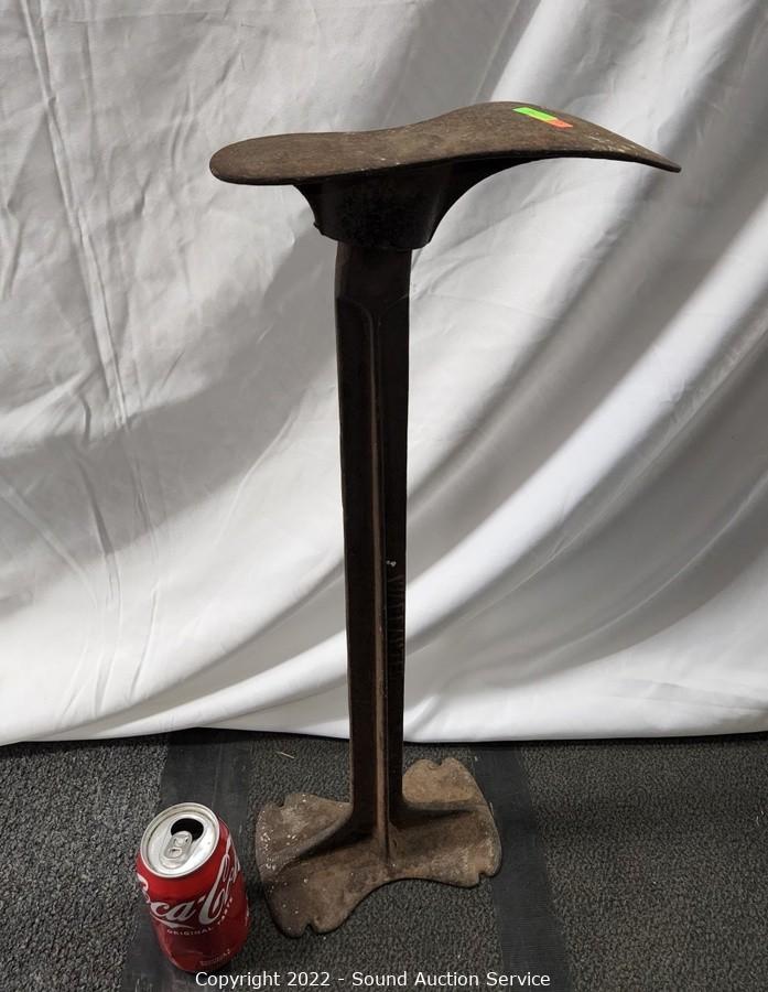 Sound Auction Service - Auction: 8/30/22 Antiques & Vintage Collectibles  Auction ITEM: Rustic Antique Shoe Anvil