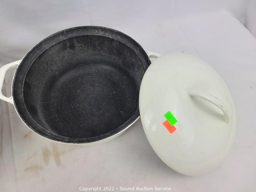 Sound Auction Service - Auction: SAS Springer, Swadener Online Auction  ITEM: Lodge Cast Iron 11 Skillet w/Silicone Handle