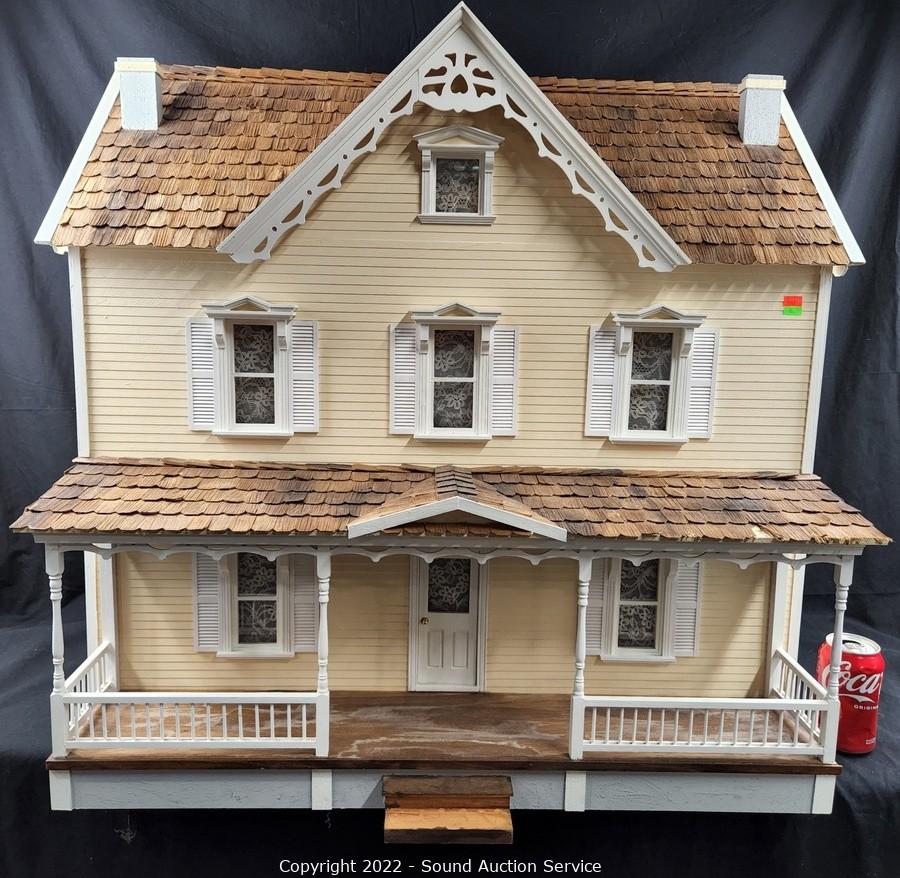 LARGE DOLL HOUSE. BUILT IN WOOD. 4 FLOORS WITH TERRACE. XIX CENTURY.