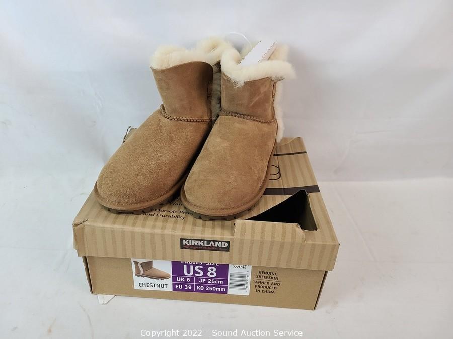 Kirkland shearling outlet boots size 8