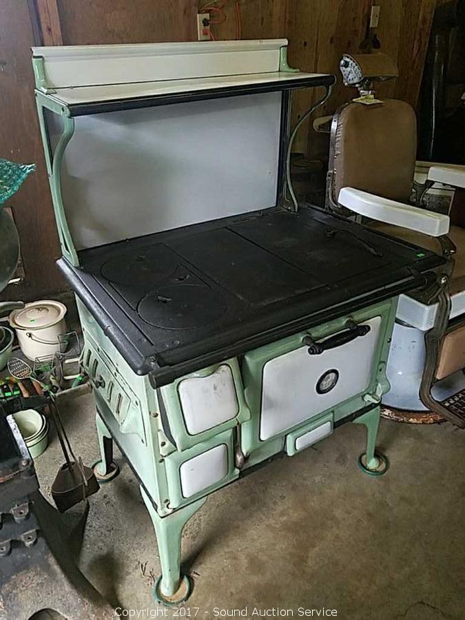 Sound Auction Service - Auction: Pettis Antique Estate Auction, Kent WA  ITEM: Antique ATC Green Enamel Cast Iron Stove