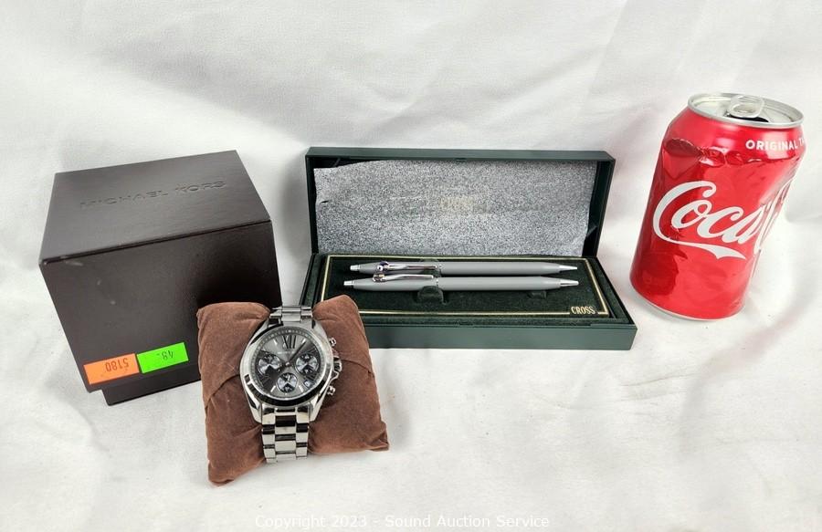 Michael Kors kinetic watch steel and Carbon fiber | Kinetic watch, Michael  kors accessories, Carbon fiber
