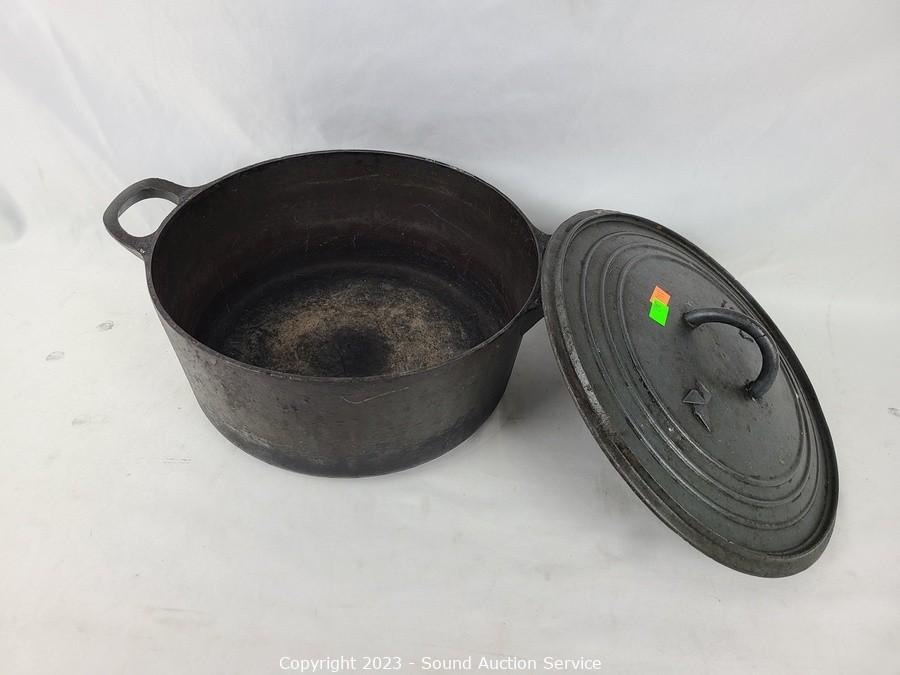 Sound Auction Service - Auction: SAS Springer, Swadener Online Auction  ITEM: Lodge Cast Iron 11 Skillet w/Silicone Handle