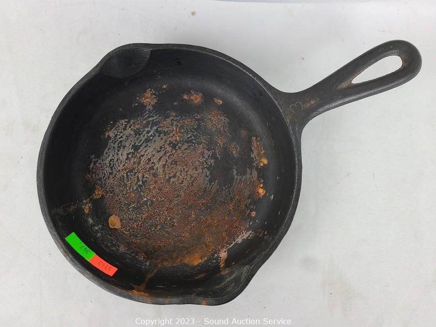 Sound Auction Service - Auction: SAS Springer, Swadener Online Auction  ITEM: Lodge Cast Iron 11 Skillet w/Silicone Handle