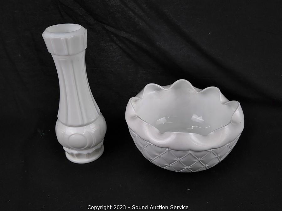 Sound Auction Service - Auction: 02/24/22 SAS Kenny, Velte Online Auction  ITEM: Bentgo Glass Lavender Leak Proof Salad Container