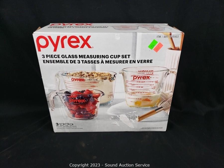 Sold at Auction: Lot of 3 Heavy Glass Measuring Cups Pyrex and