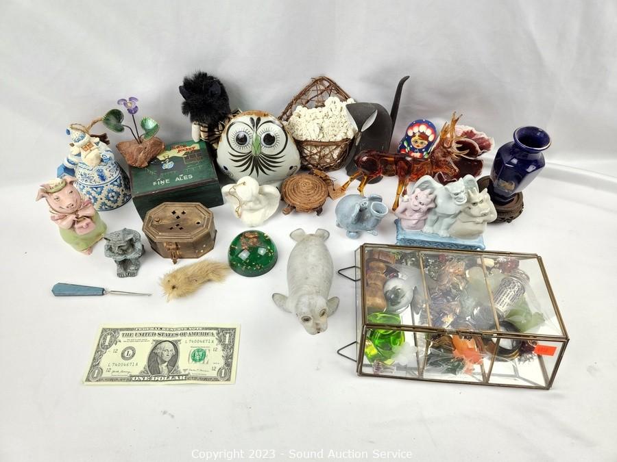 At Auction: A group of over 20 Alice in Wonderland assorted collectible