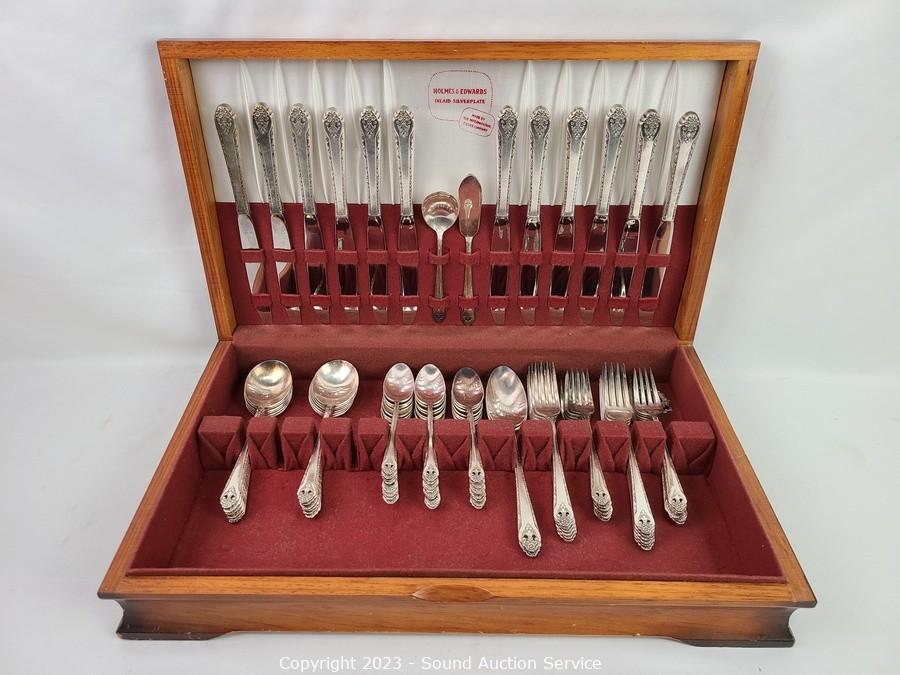 1847 Rogers Bros. Silverplate Flatware 48 pc Silverware Set in Chest