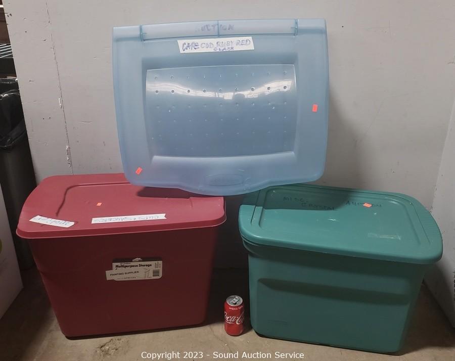 Sold at Auction: 15 x 24 x 25 Rubbermaid plastic storage container