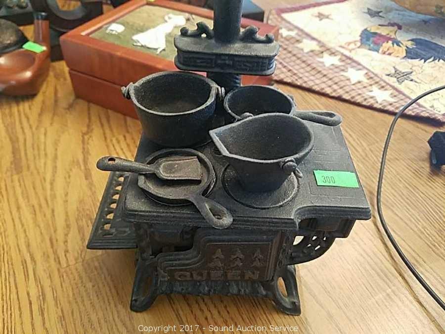Vintage Queen Miniature Cast Iron Stove With