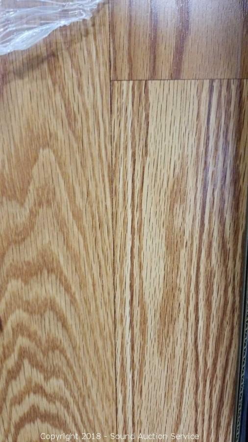 Sound Auction Service Auction 07 05 18 Multi Consignment Estate Auction Item Harmonics Harvest Oak Laminate Flooring