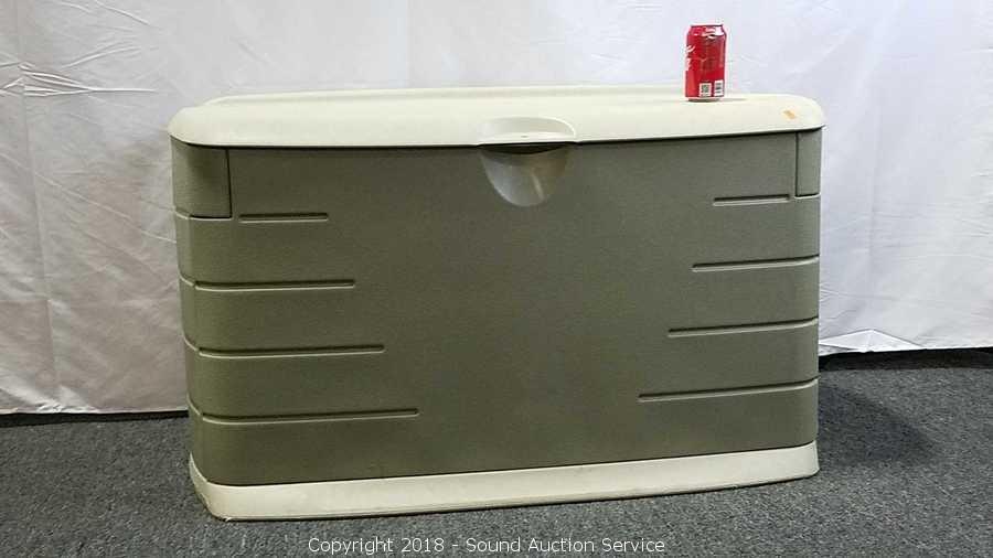 Rubbermaid deck box Auction