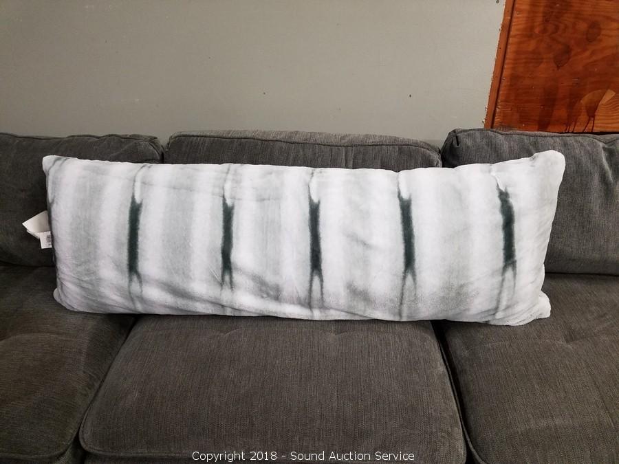 Sound Auction Service - Auction: 10/04/18 New & Lightly Used Store Returns  Auction ITEM: 50 x 18 Ultra Soft Plush Body Pillow - Greyish