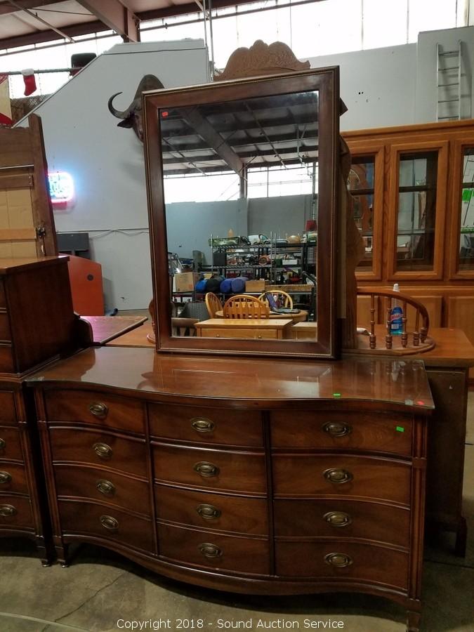 18+ Vintage 9 Drawer Dresser