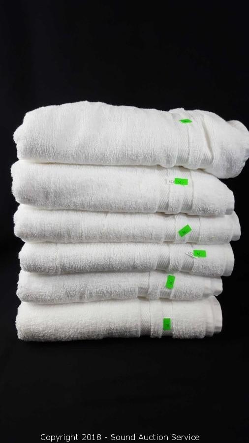 Sound Auction Service - Auction: 12/22/20 New & Used Store Returns Auction  ITEM: 2 Calvin Klein White Cotton Bath Towels