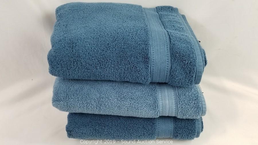 Charisma, Bath, Nwt Charisma Teal Plush Bath Towel Soft