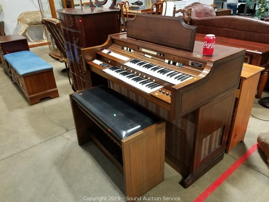Sound Auction Service - Auction: 01/29/19 Tool & Estate Auction ITEM:  Gulbransen Paragon Organ Piano w/Bench