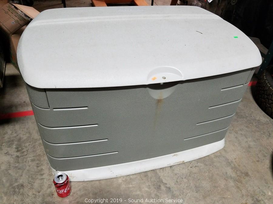 Rubbermaid deck box Auction