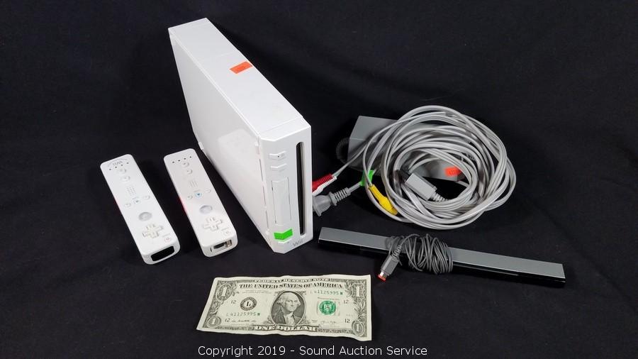 Sound Auction Service - Auction: 08/08/19 Weathers & Others Multi-Estate  Auction ITEM: Wii Gaming Console w/2 Controllers