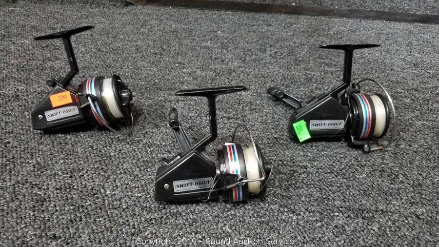 Sound Auction Service - Auction: 08/13/19 Myers, Wilkinson & Others  Multi-Estate Auction ITEM: 8 Fishing Rods & Reel