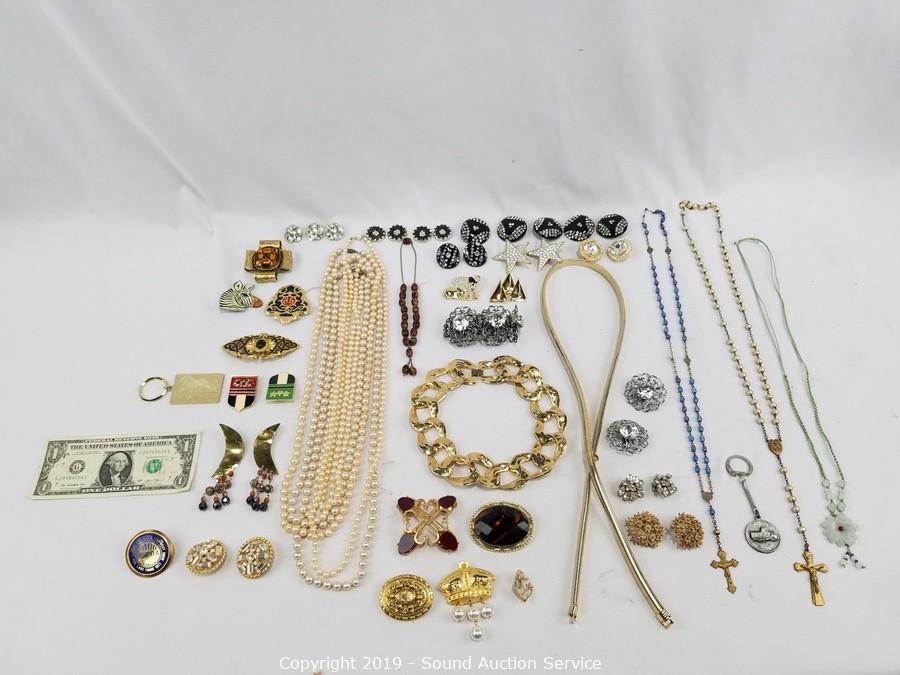 At Auction: Collection of Fashion Jewelry Pins