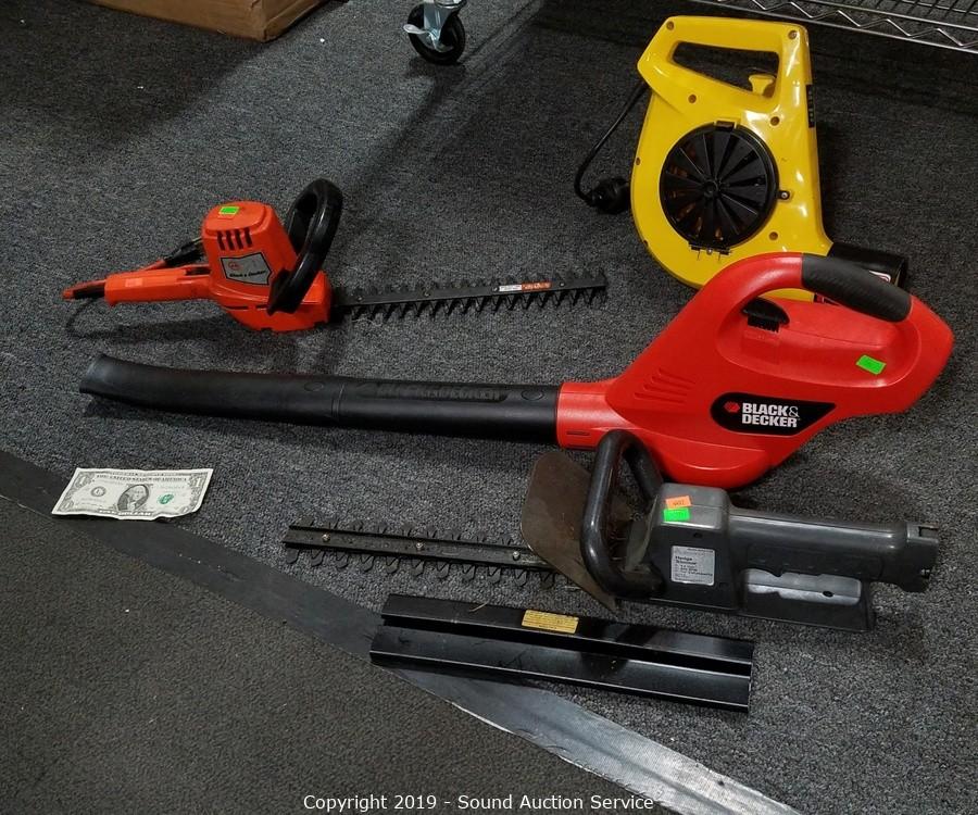 Sold at Auction: Black & Decker 3-in-1 Electric Leaf Blower