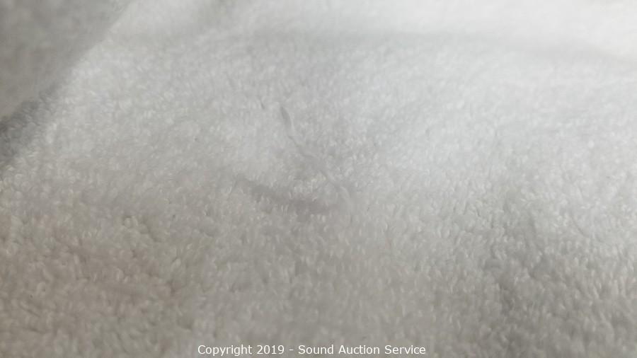 Sound Auction Service - Auction: 12/10/19 James, Methenitis & Others Estate  Auction ITEM: 4pc. Charisma Grey Luxury Bath & Hand Towels