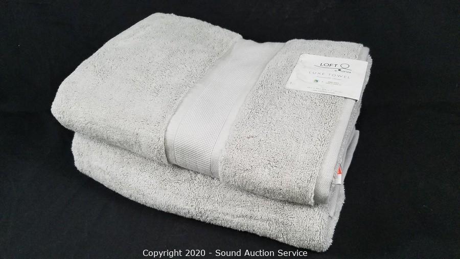 Sound Auction Service - Auction: 02/02/21 Feist & Others Consignment  Auction ITEM: 2 Calvin Klein Grey Cotton Bath Towels