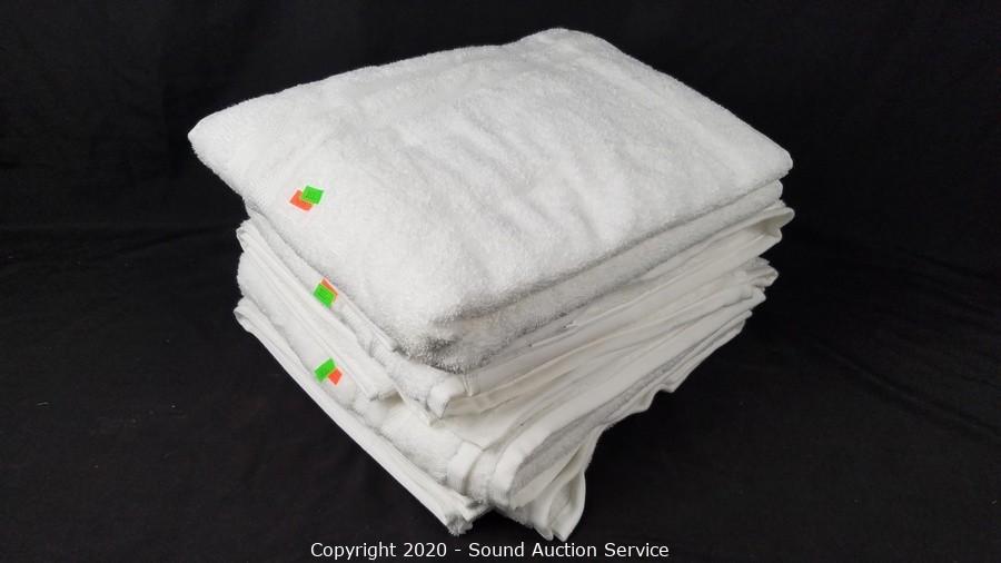 Sound Auction Service - Auction: 12/22/20 New & Used Store Returns Auction  ITEM: 2 Calvin Klein White Cotton Bath Towels